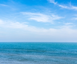 Линия горизонта над поверхностью моря | Премиум Фото